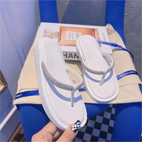 DÉP BÁNH MÌ NỮ NU 4703